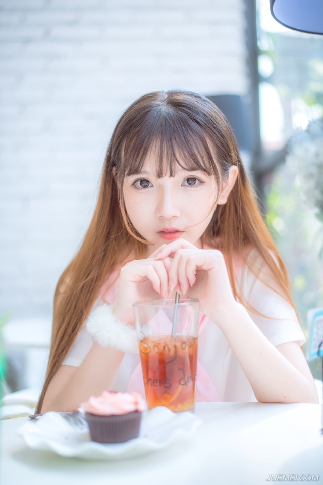 “厉害？”严颜闻言，不禁冷笑一声：“我倒要看看他是如何厉害，来人，点兵八千，随我出征！”